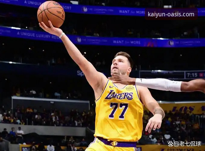 东契奇单节21分引爆全场，湖人客场力克步行者获关键胜利